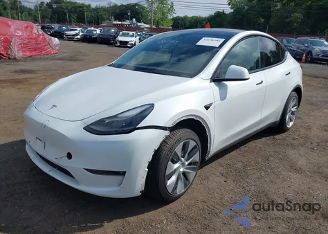 2023 Tesla Model Y Awd/Long Range Dual Motor All-Wheel Drive z USA, uszkodzony, nr VIN 7SAYGDEE6PF704082